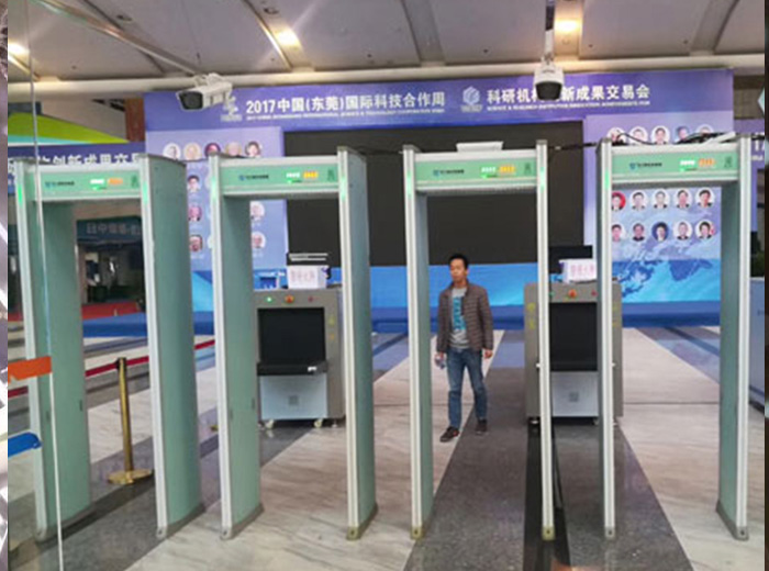 廣西一個旅客因拒絕安檢，大鬧機(jī)場被拘留