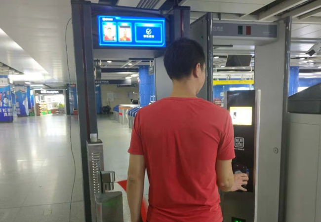 廣州地鐵試用安檢新技術(shù)，過安檢刷臉！