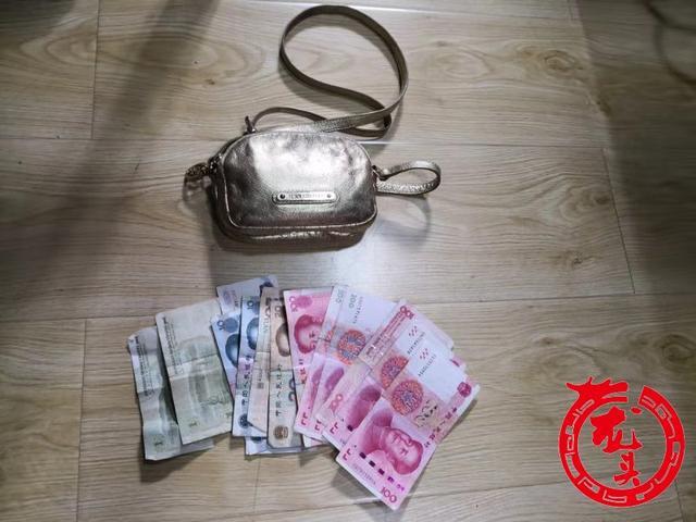 黑龍江一女子安檢時順手拿別人的包，十幾分鐘就被抓